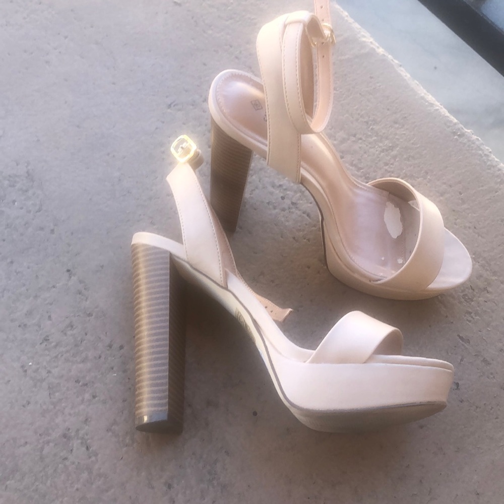 Sandles - Picture 2 of 4